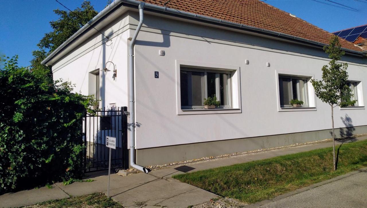 Apartamento Cozy Airport Vecsés Exterior foto